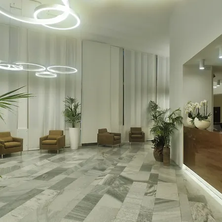 Hotel Diana Grand