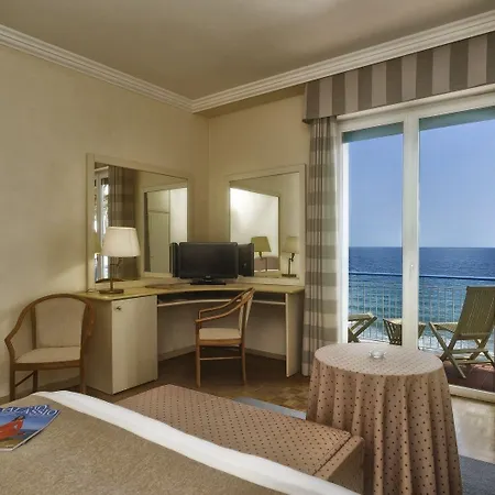 Diana Grand Алассио