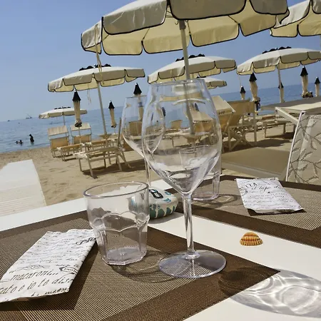 Отель Diana Grand