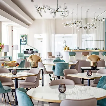 Hotel Diana Grand